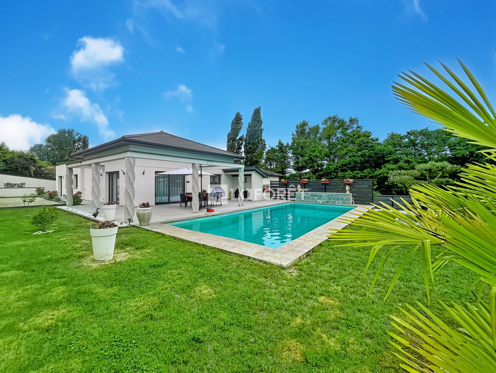 Maison contemporaine de plain-pied avec piscine chauffée et prestations haut de gamme