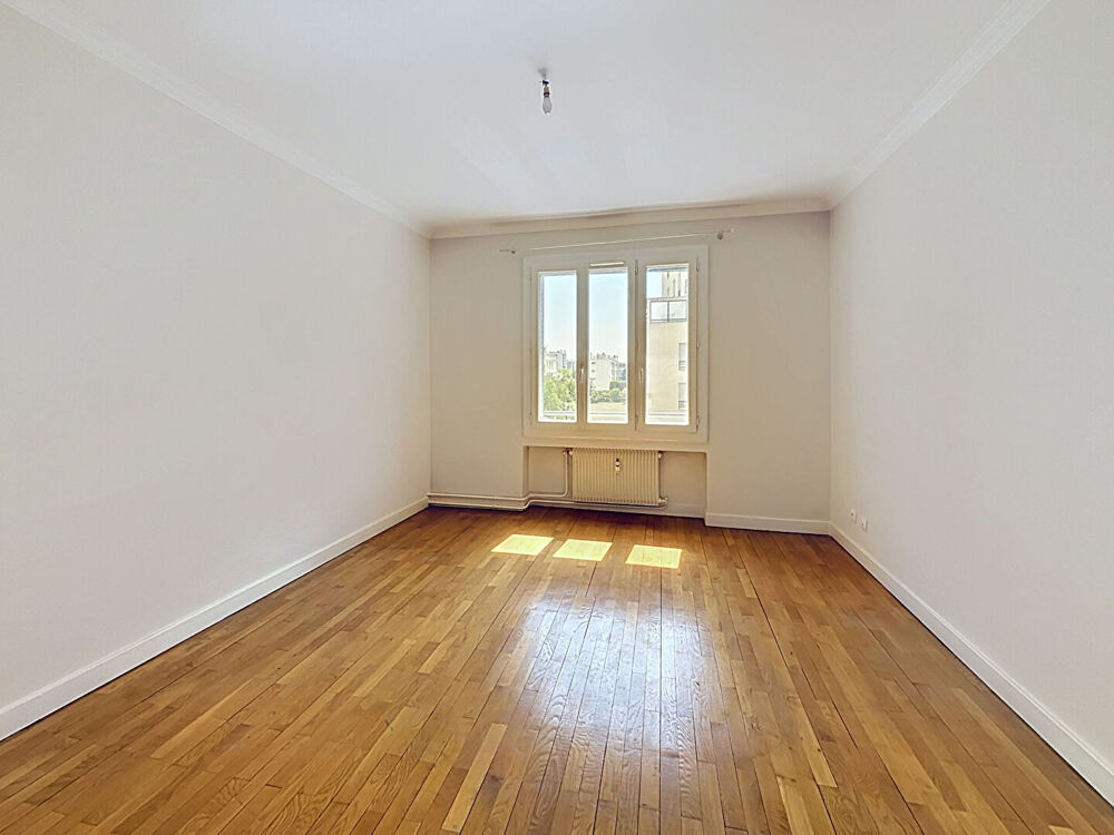 Vente Appartement Appartement  3 pièces de 65m2 avec balcon / place de stationnement / cave Lyon 8