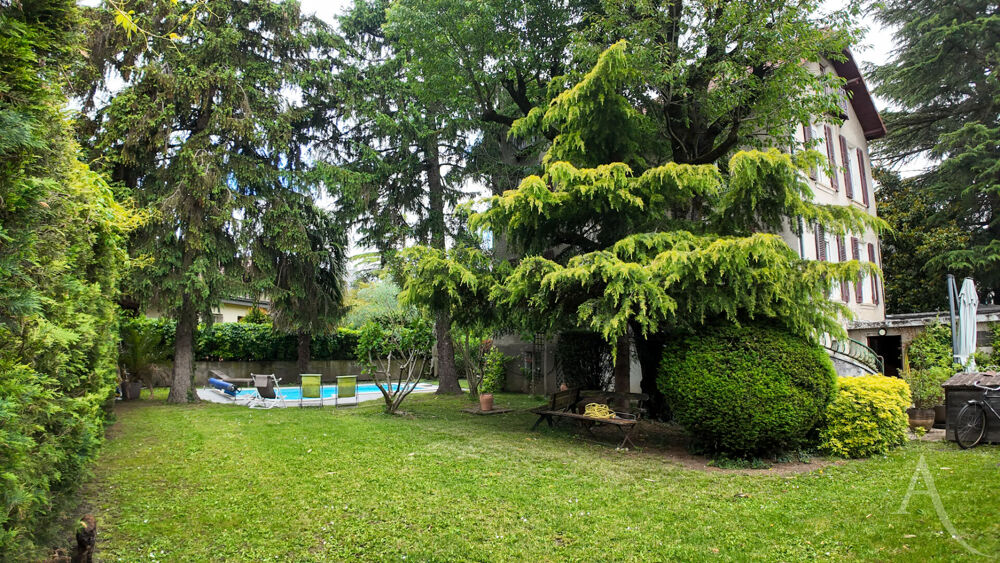 EXCLUSIVITE - Villa de charme des années 30 - 168 m² - Jardin arboré, piscine, terrasses - Calme et élégance