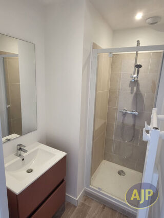 Appartement à louer 3 pièces 55 m²