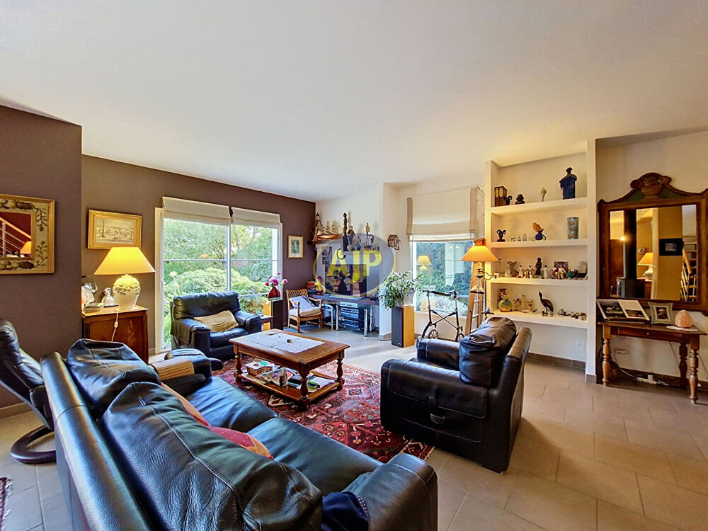 Vente Maison MÉRIGNAC HYPER CENTRE ? MAISON FAMILIALE DE 185 M² AVEC JARDIN, GARAGE ET POTENTIEL PISCINE Merignac
