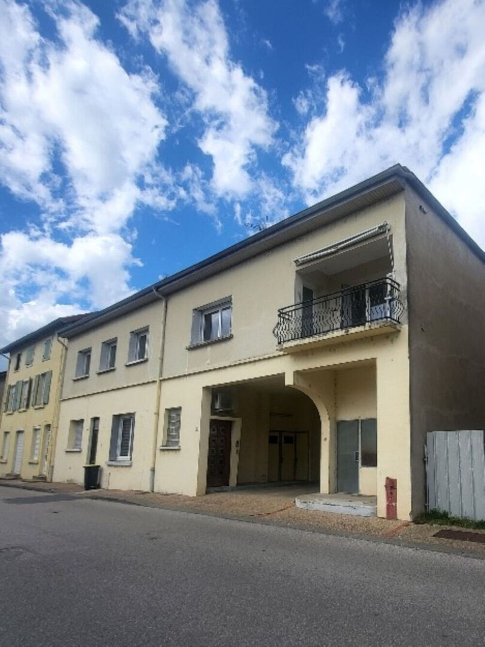 Vente Maison Ensemble immobilier atypique à fort potentiel 350 m² + hangar 240 m² Marlieux