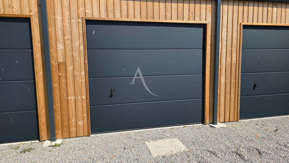Location Parking/Garage A LOUER  GARAGE FERME + PLACE DE PARKING  LES SABLES D OLONNE Les sables d olonne