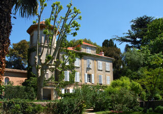  Maison  vendre 15 + pices 550 m