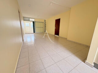  Appartement à louer 4 pièces 82 m²