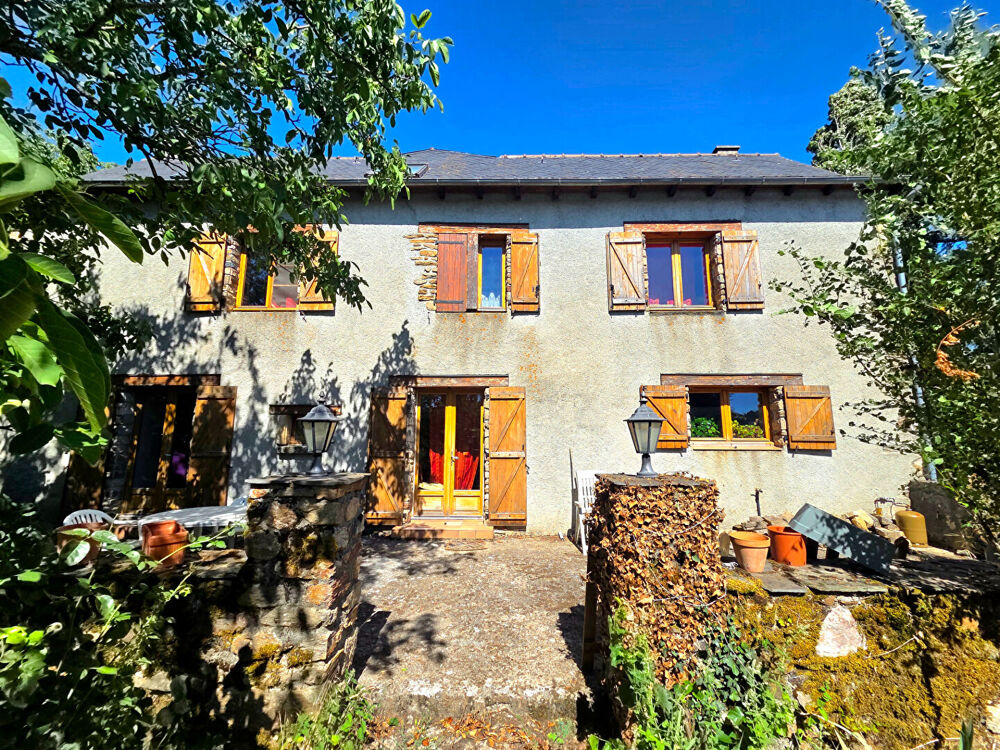 Ancien corps de ferme dans un hameau paisible avec un terrain de plus de 7 500m²