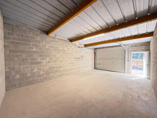  Parking / Garage à louer 1 pièce 60 m²