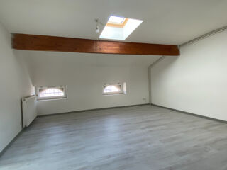  Appartement à louer 4 pièces 81 m²