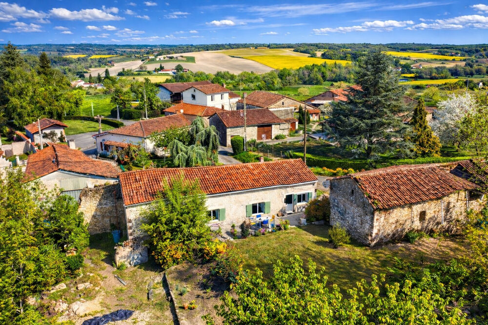 Maison 3 chambres, jardin et dépendances