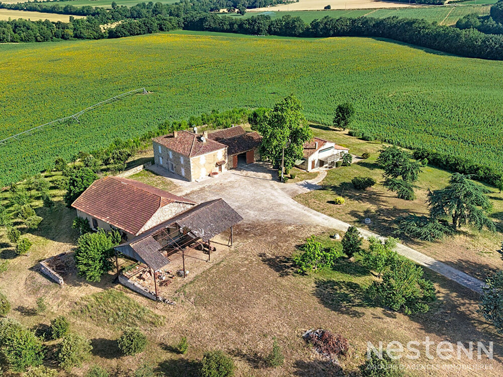 A Vendre Propriété de plus de 2 hectares avec trois maisons d'habitation en pierre et dépendances