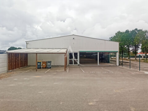 A SAINT-CHRISTOPHE-DU-LIGNERON, Local commercial de 180 m&sup2; 1500 85300 Challans