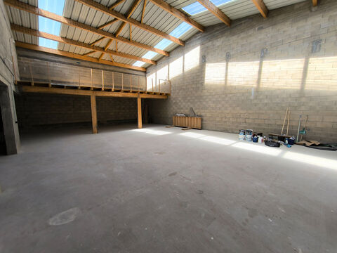   Local de 212.50m²+ appartement 3 piéces 