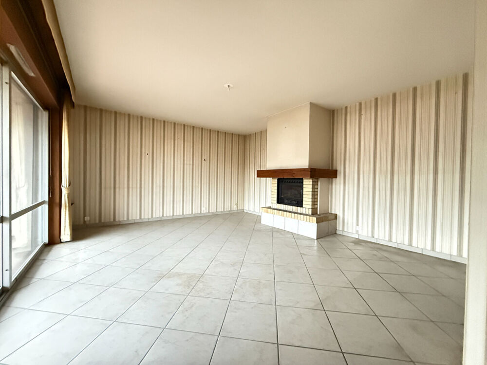 Vente Appartement Appartement  à rénover / Lons-Le-Saunier / 5 pièces / 3 chambres / 125.97 m² Lons le saunier