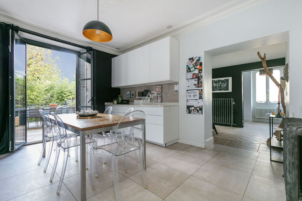 Vente Maison Versailles Notre-Dame Les Prés - Maison 12 pièces 267m² au sol avec terrasse et jardin agrémenté d'une piscine Versailles
