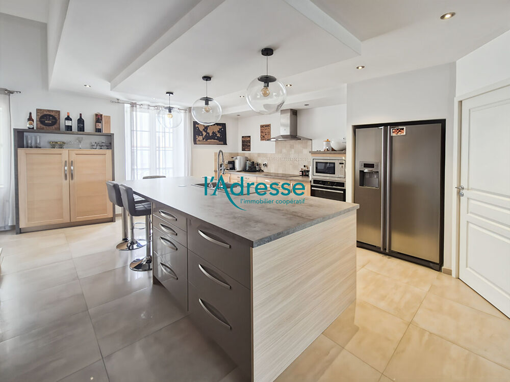 Maison sur 2 niveaux 131.71 m2 habitables + garage