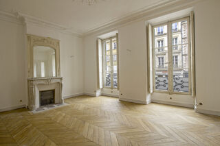 Vente Appartement Versailles Notre-Dame Paroisse - Appartement 5 pièces 132 m² carrez situé au 1er étage  avec cave et accès à un jardin collectif Versailles
