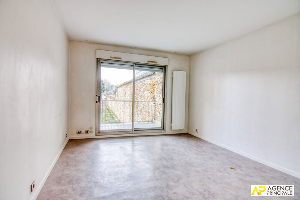 Vente Appartement Versailles Rive-Droite Studio 26 m² situé au 1er étage avec ascenseur et balcon Versailles