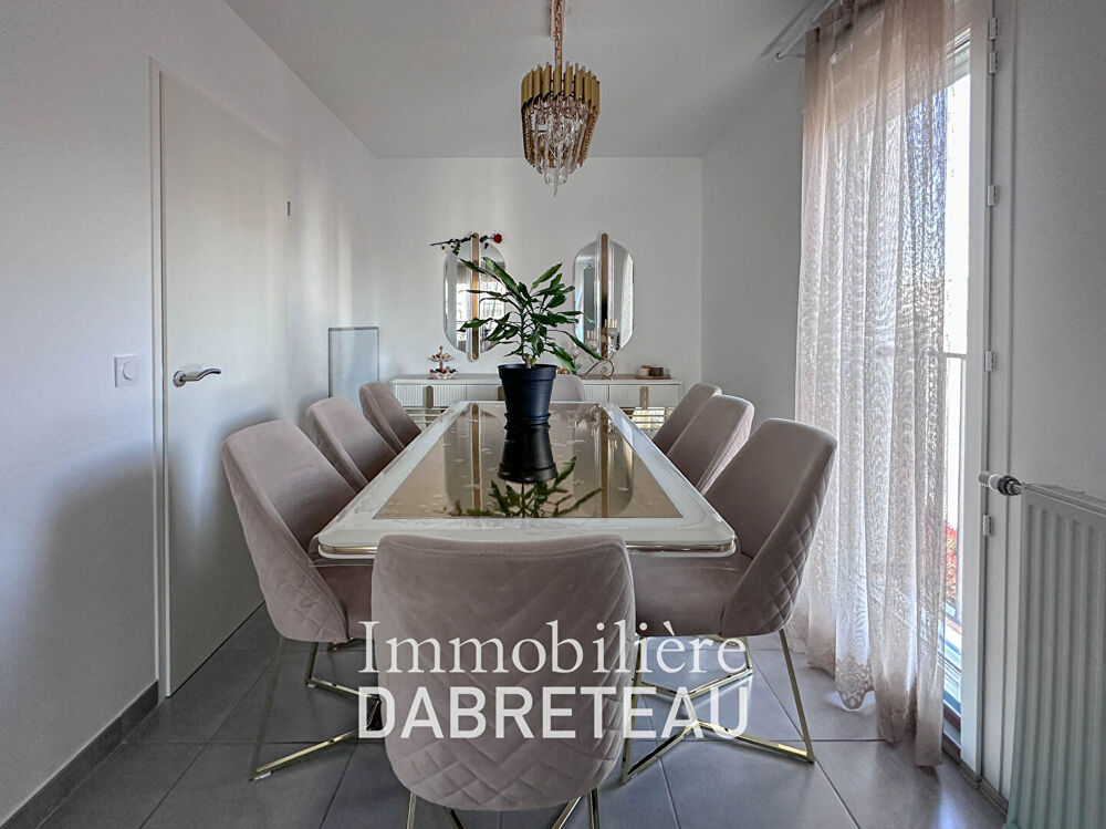 Vente Appartement Vaulx en Velin - T4 en dernier étage avec grand balcon Vaulx en velin