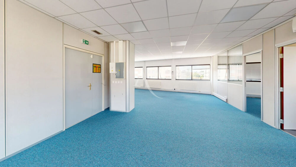   Local commercial CHILLY-MAZARIN 151 m² Chilly mazarin
