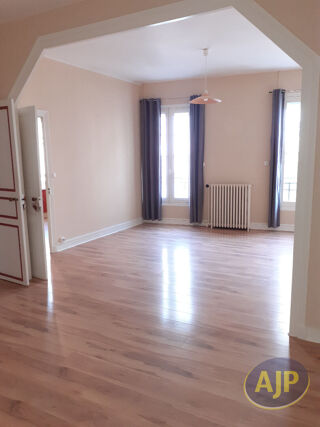  Appartement à louer 4 pièces 106 m²