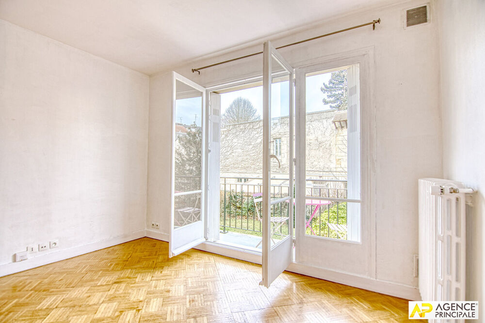 Vente Appartement Versailles Notre-Dame les Prés Appartement 2 pièces 42 m² carrez situé au 1er étage avec ascenseur, balcon, cave et parking en s Versailles