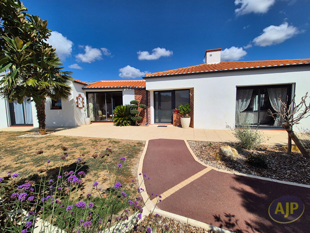 Vente Maison Centre ville Challans 192 m2 / 3 chambre / 2 garages / terrain 1000 m² Challans