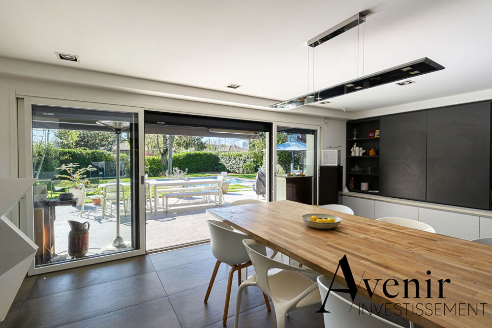 Vente Maison LIMONEST  -  Belle maison familiale rénovée avec piscine sur terrain arboré Limonest