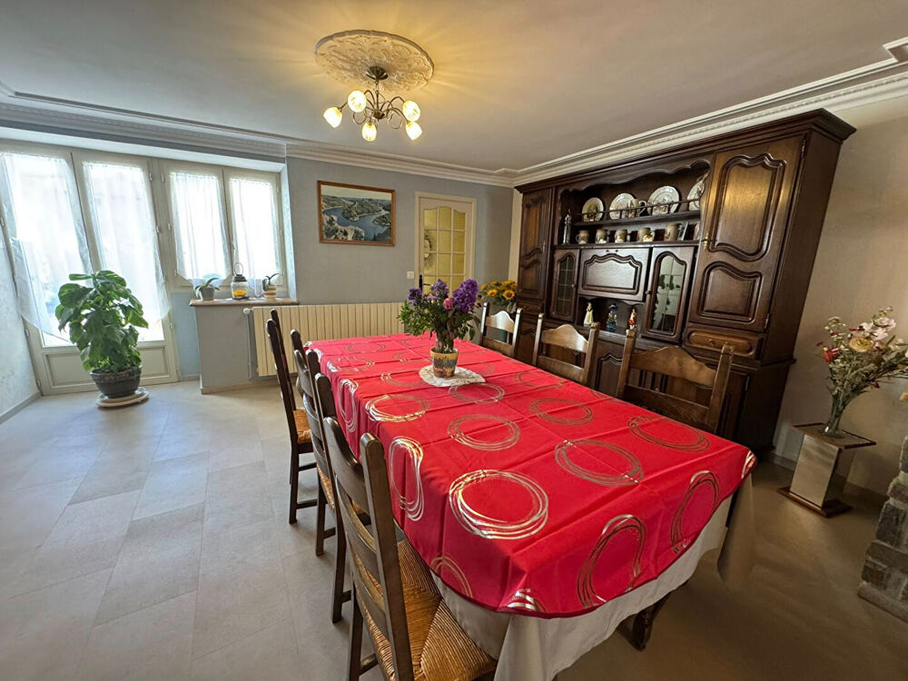 Vente Maison HAUTE VIENNE - Une collection de bâtiments en centre-ville ? Idéal comme résidence et investissement. Chateauponsac