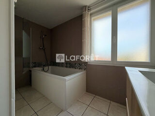  Appartement à louer 3 pièces 77 m²