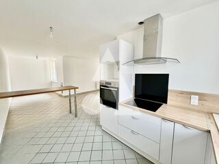  Appartement à louer 3 pièces 79 m²