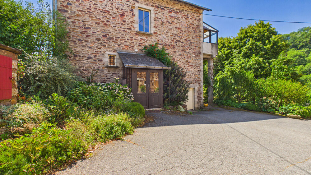 GRANDE MAISON EN PIERRE T6