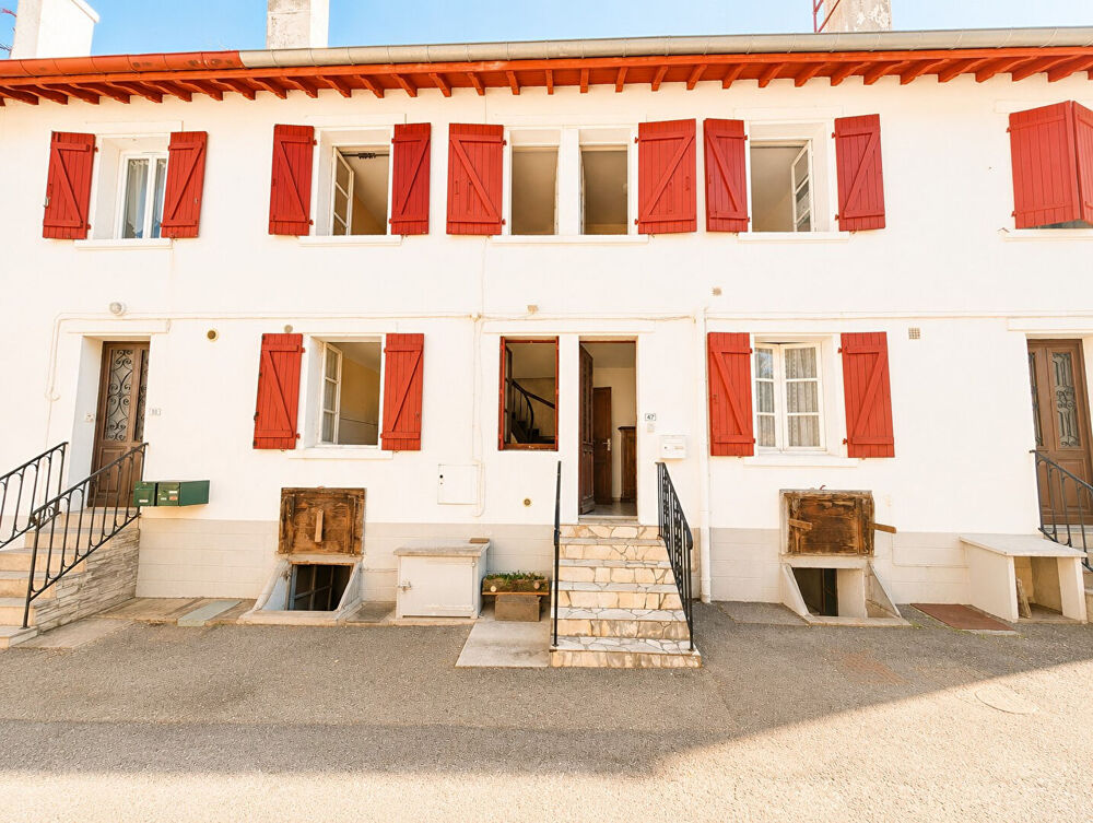 Appartement Hasparren 5 pièce(s) 115 m2 avec jardin privatif, garage fermé et grande cave