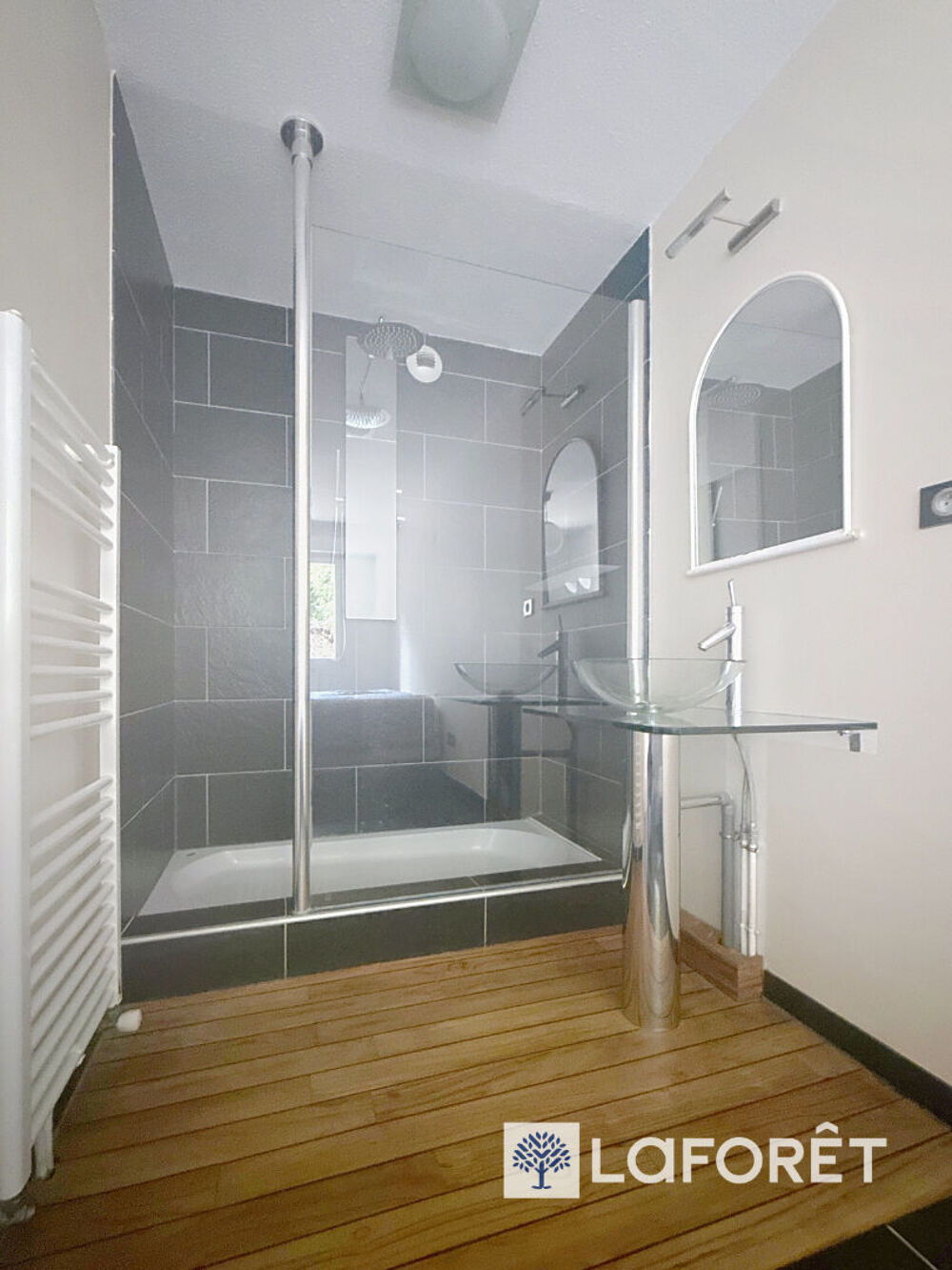 Vente Appartement T2 avec terrasse, box et parking . Résidence récente à Bourgoin-Jallieu Bourgoin jallieu