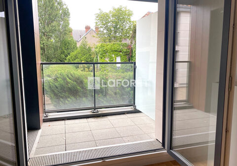   Studio meubl 30 m avec balcon, cave et parking Appartement - 1 pice(s) - 32 m