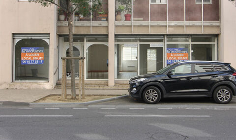 NIMES PROCHE GARE - LOCAL DE 206M&sup2; ENVIRON 1980 30000 Nimes