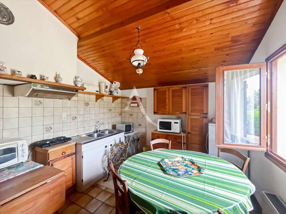 A vendre chalet avec jardin et terrain de tennis