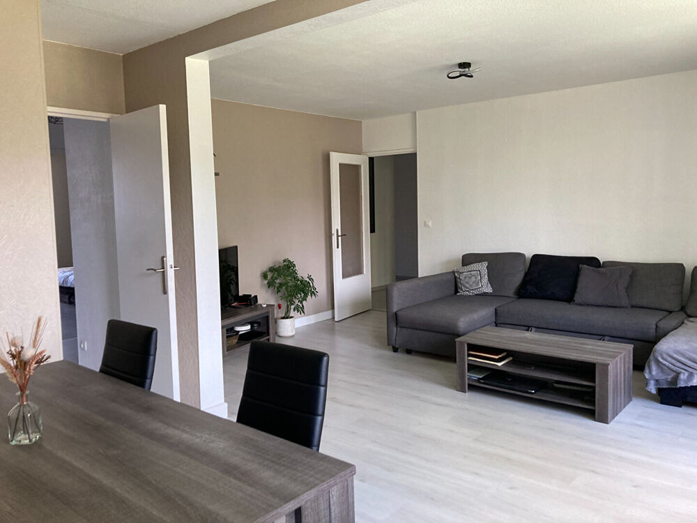 Vente Appartement Appartement  T5 105 m2 avec  garage Vaulx en velin