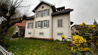  Villa  vendre 8 pices 180 m