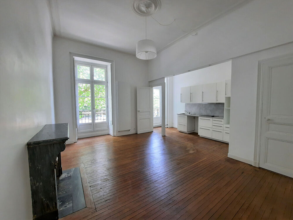 Location Appartement T5 dans bel immeuble ancien - proche CHU Nantes