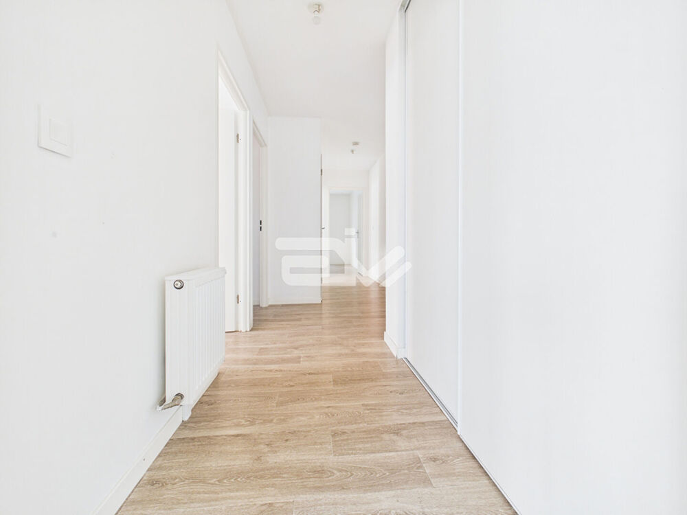 Vente Appartement Appartement T4, accès PMR, dernier étage avec ascenseur, balcon et parking privatif Reims