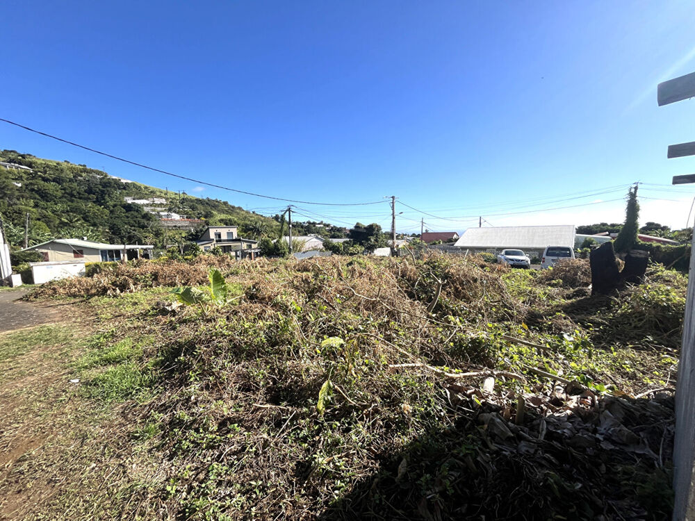 Vente Terrain P.R.M.I : La Bretagne Vue Mer et Montagne Terrain plat de 732 m²  Alt 440m Saint denis