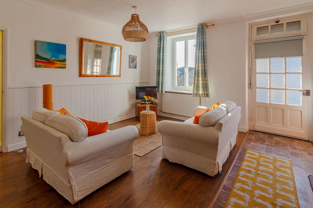 ORNE : Maison de village de 3 chambres avec garage et jardin