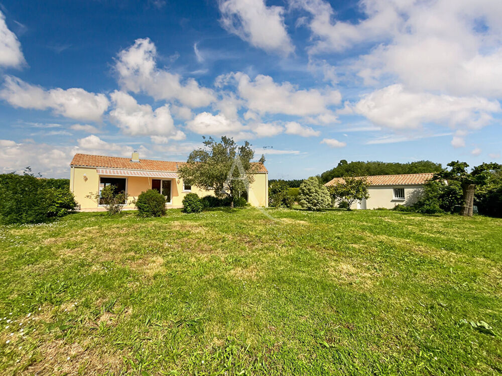 Maison familiale de plus de 130 m² avec vue imprenable sur le marais et garage indépendant de 50 m² à Sallertaine