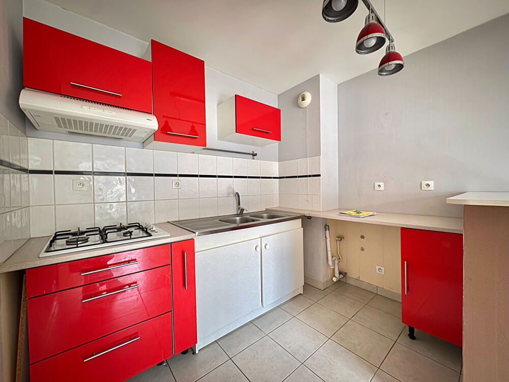 À VENDRE - Appartement T2 , 38 m² avec balcon, parking et cave