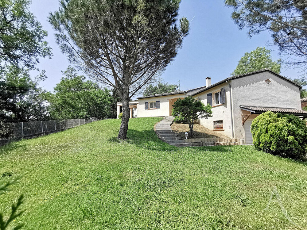 Location Maison BELLE MAISON A LOUER Saint Jean 5 pi�ce(s) 122 m2 avec chemin�e, jardion et garage Saint jean