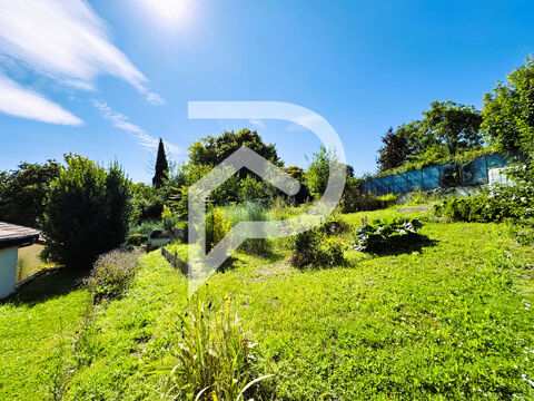   Secteur TAGNON - EXCLUSIVITE - A VENDRE - Maison de type 6 avec jardin, garages et d�pendances !! Maison - 6 pi�ce(s) - 140 m�