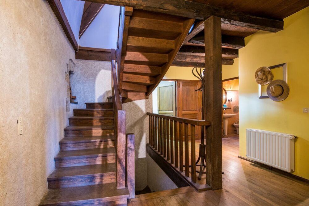 Maison historique sur la Place des Consuls - Bretenoux