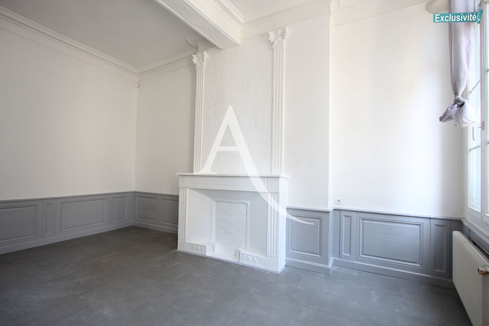 Location Appartement LUMINEUX T3 RÉNOVÉ au 2e étage d'un immeuble ancien, en plein coeur de Montpellier Montpellier