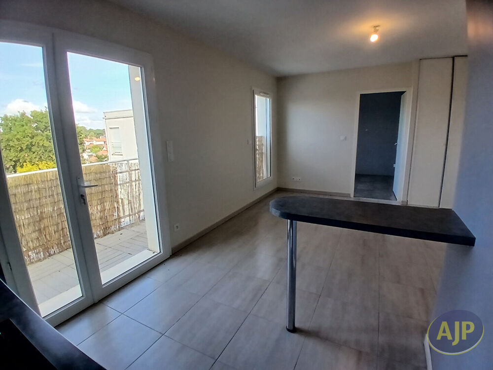 Vente Appartement Andernos, Superbe T2 récent en hyper-centre ? Dernier étage, Terrasse et Plage à pied ! Andernos les bains