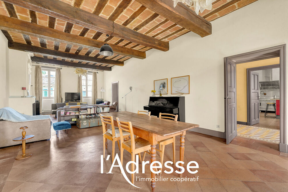 Exclusivité l'Adresse - Le BURGAUD - Maison de maître d'environ 290 m² avec parc arboré de 2 492 m², pigeonnier et dépendances